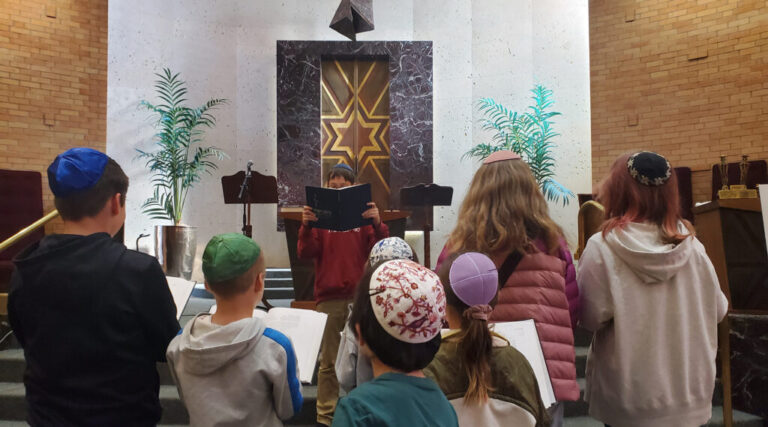 Pew Study: Almost a quarter of Americans raised Jewish have left their religion Almost a quarter of americans who raised jews left religion,
