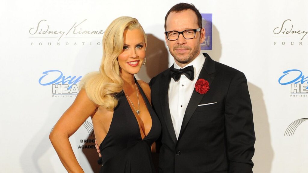 GTY jenny mccarthy donnie wahlberg dm 130826 16x9