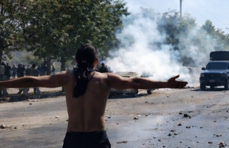 Day 10 uprising in Iran: Police start to lay down weapons, join protesters Iran uprising