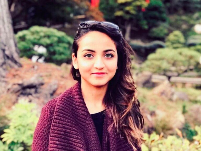 Sickened and over-worked, Indian founds profitable snack co. 1754495335 NiramayaFounderMehekKhera